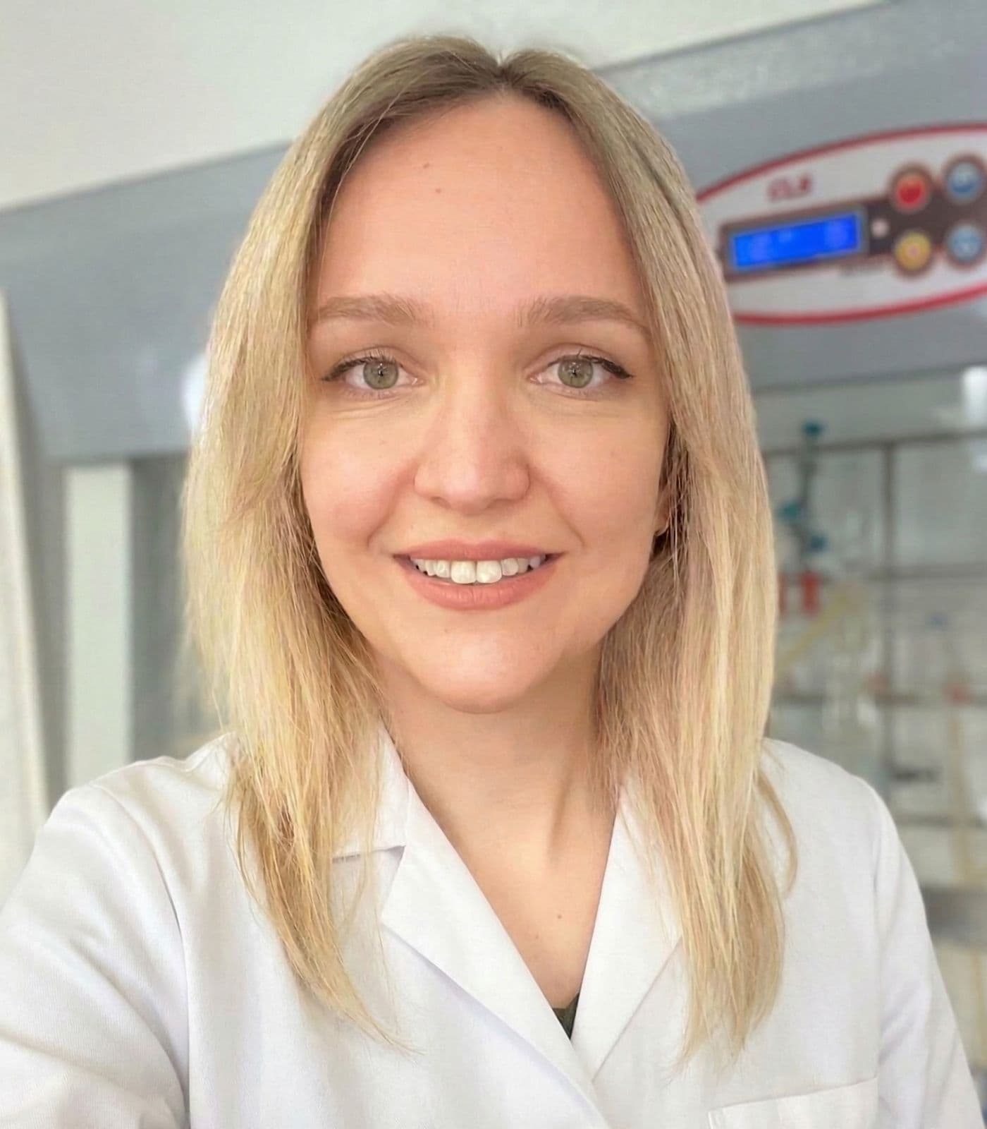 Pelin Şölen — Kurucu, Devoiler